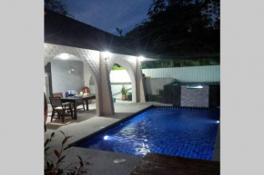 สระน้ำส่วนตัว คาราโอเกะ ไฟเทค 4 ห้องนอนน้ำ Grand Condotel Villa Rosa Private Pool Jacuzzi and Karaoke - Fi-Tech